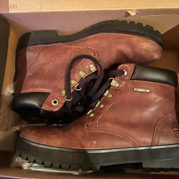 Timberland Hiking Boots. Made of fine leather & worn twice at best. Size 8.5… - Picture 6 of 10